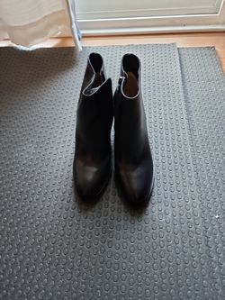 Band New Via Spiga Boots Size 7