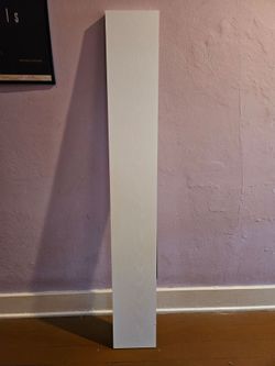 White floating shelf