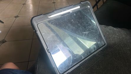 UsediPad Pro 13 inch , no cellular ,Apple Pencil pro,case included