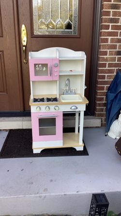 Really fun toy kitchen for babies