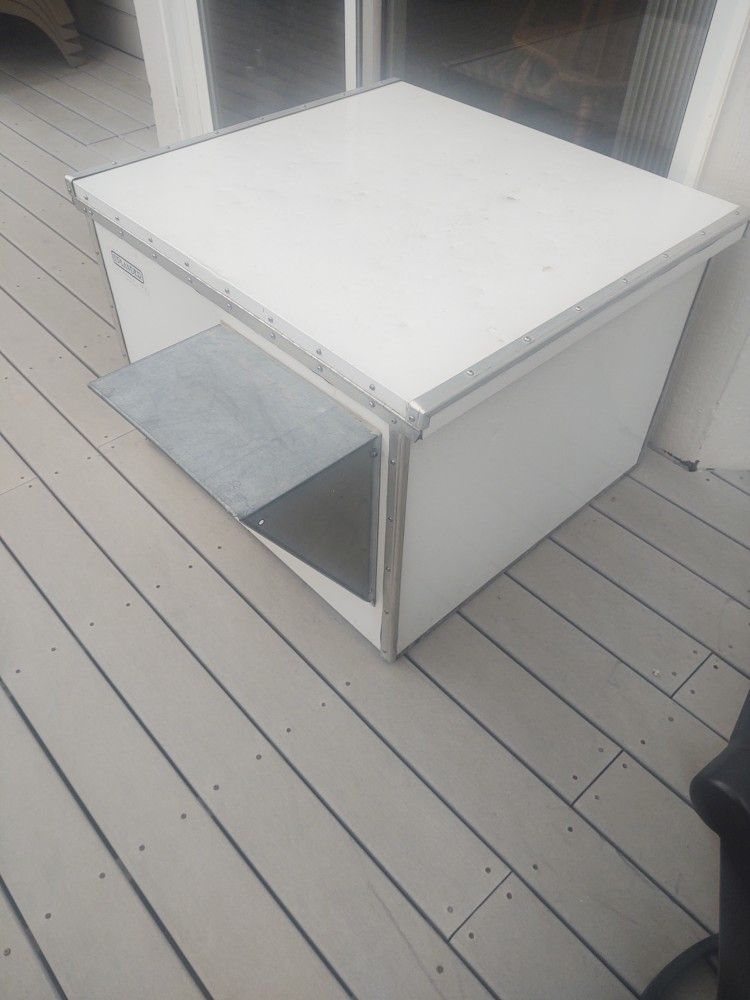Uplander Dog House