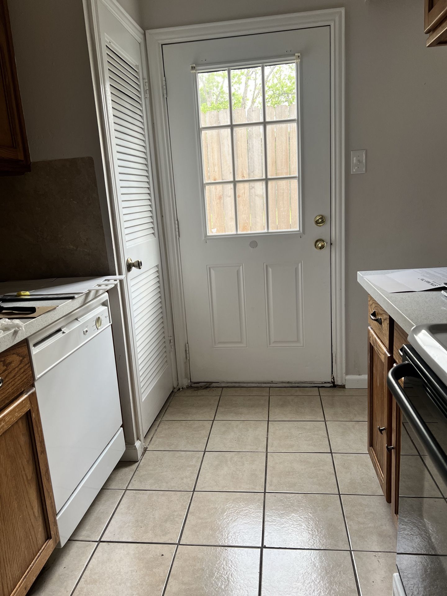 2 BDR 1.5 BATHE FOR LEASE
