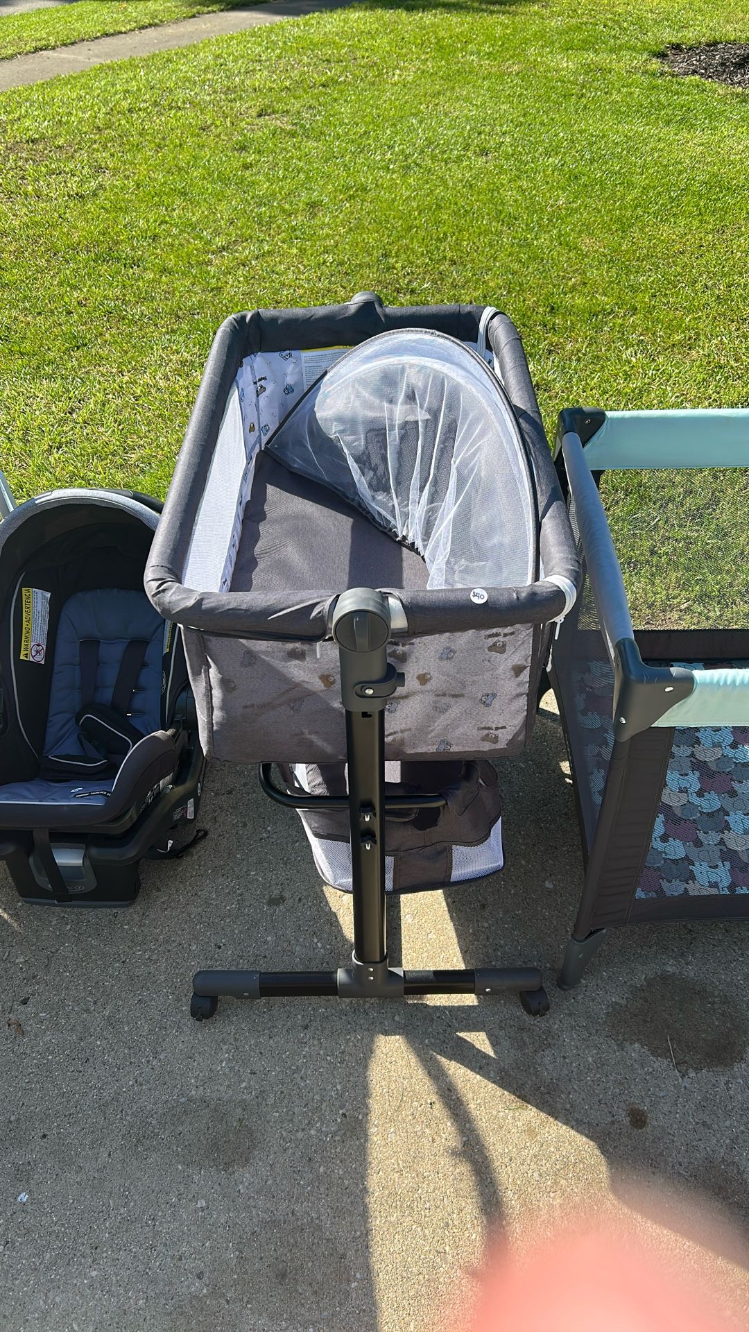 Bassinet / Changing Table
