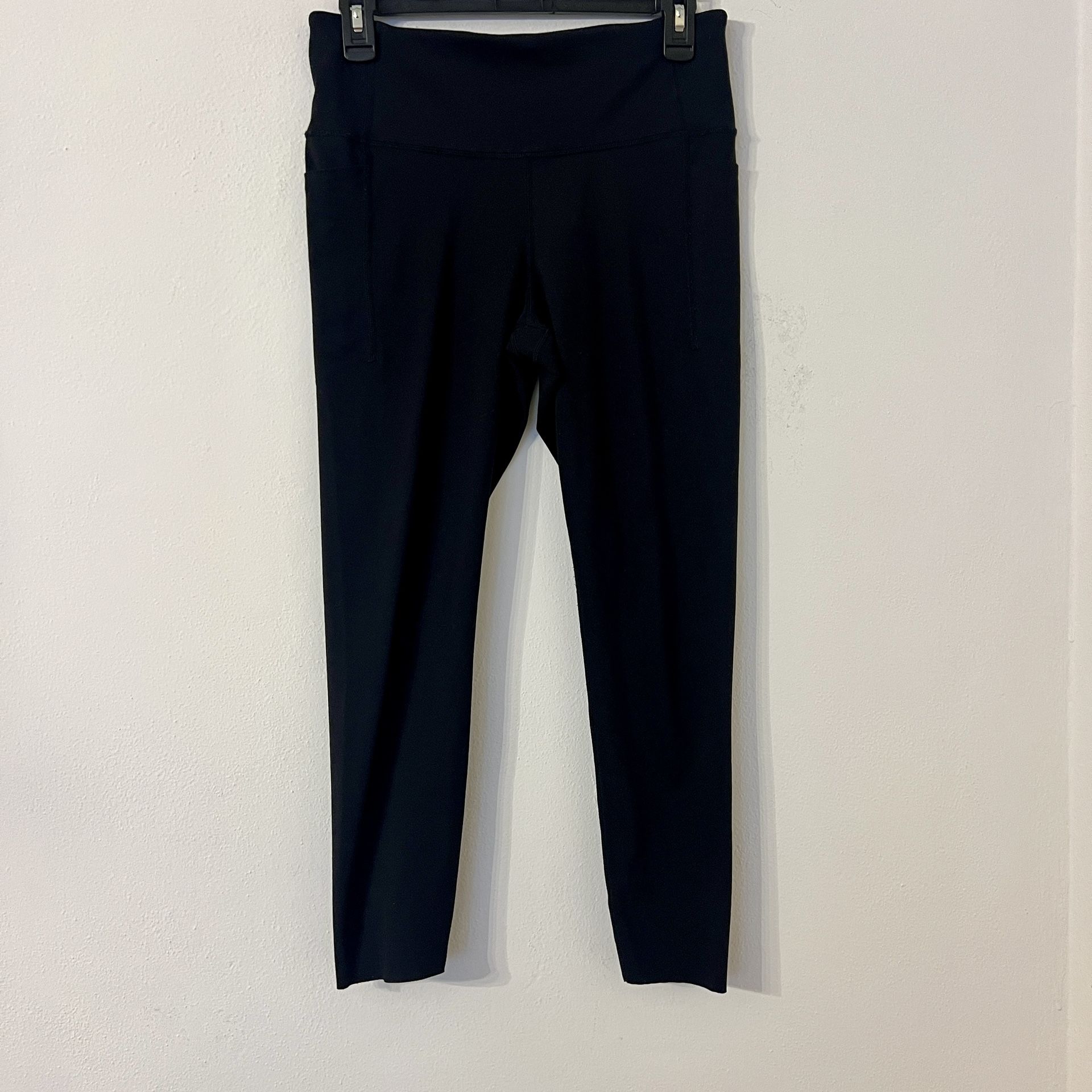 Gap Fit Recycled Power women’s Black Leggings size medium In excellent condition from smoke free / pet free home