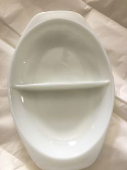 Vintage Pyrex 1.5qt divided casserole in solid white