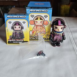 POP MART MEGA SPACE MOLLY 100% figures in the "Palmer House"