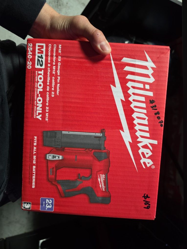 Milwaukee
M12 12-Volt 23-Gauge Lithium-Ion Cordless Pin Nailer (Tool-Only)
