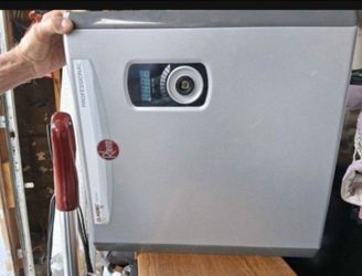 Tankless hot water heater