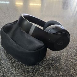 Beats Studio Pro With Case No Charger
