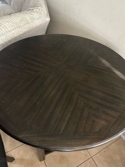 Round Dining Table with 4 Chairs