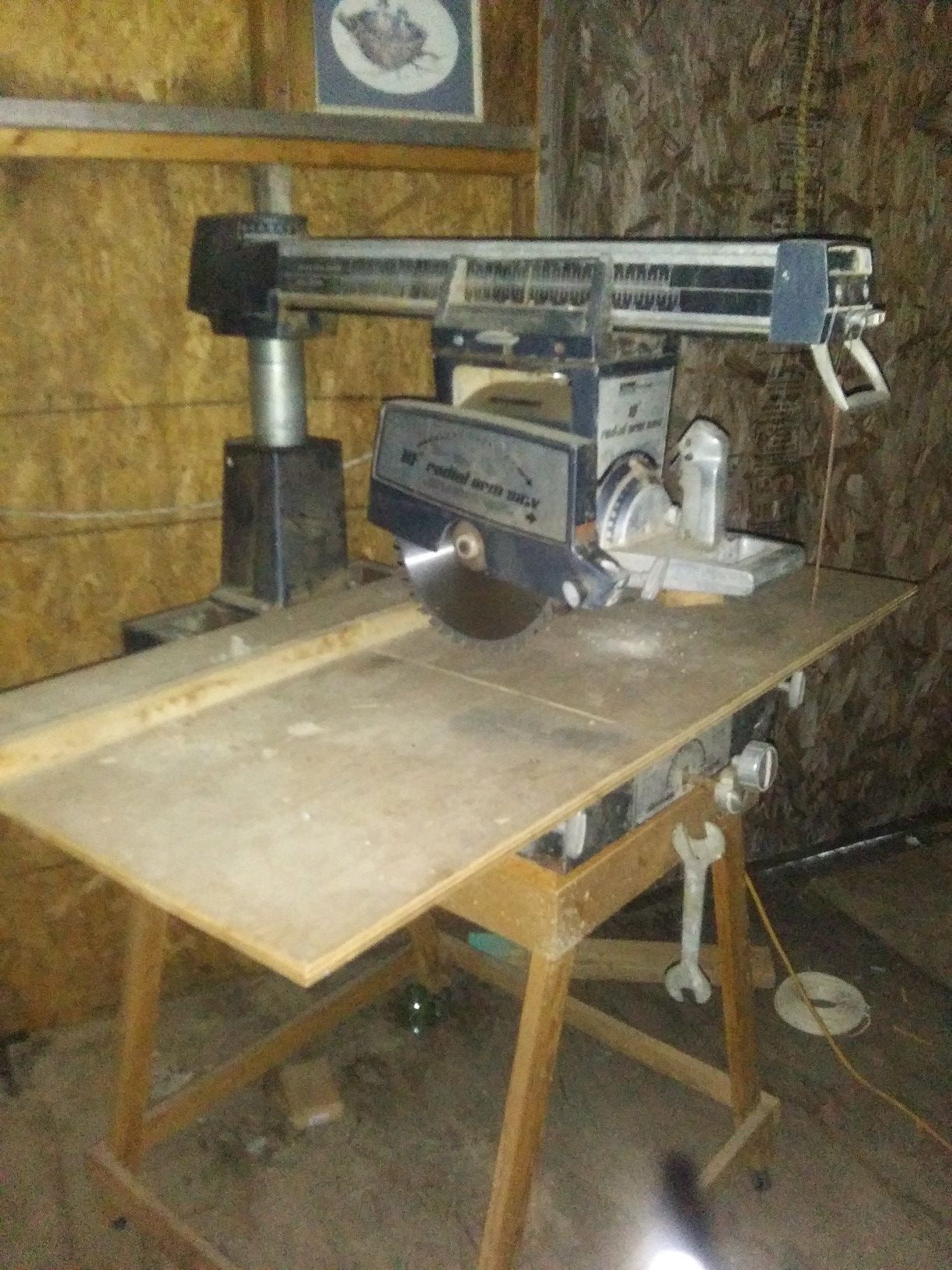 Radial arm saw