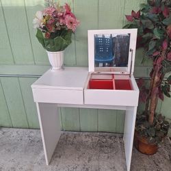 Desk With Drawer And Mirrow