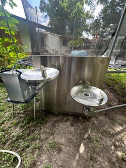 Elkay drinking water fountain