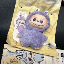 Labubu Pin For Love ?