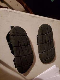 Nike swim sandals 7.8