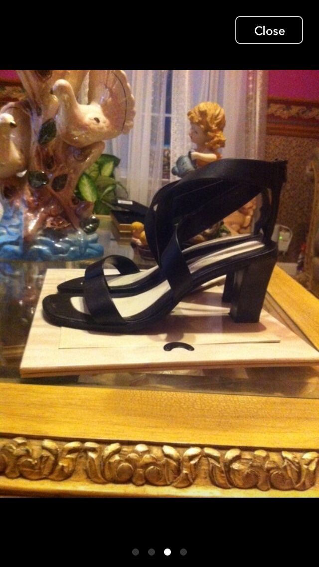 Woman liz Claiborne shoes size 8