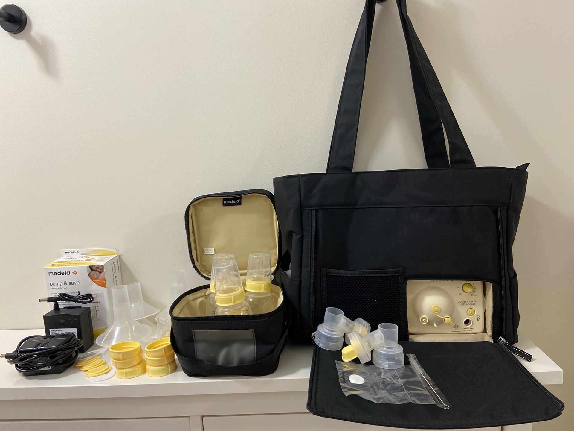 Medela Pump In Style Advanced Double Electric Breast Pump w/ Tote