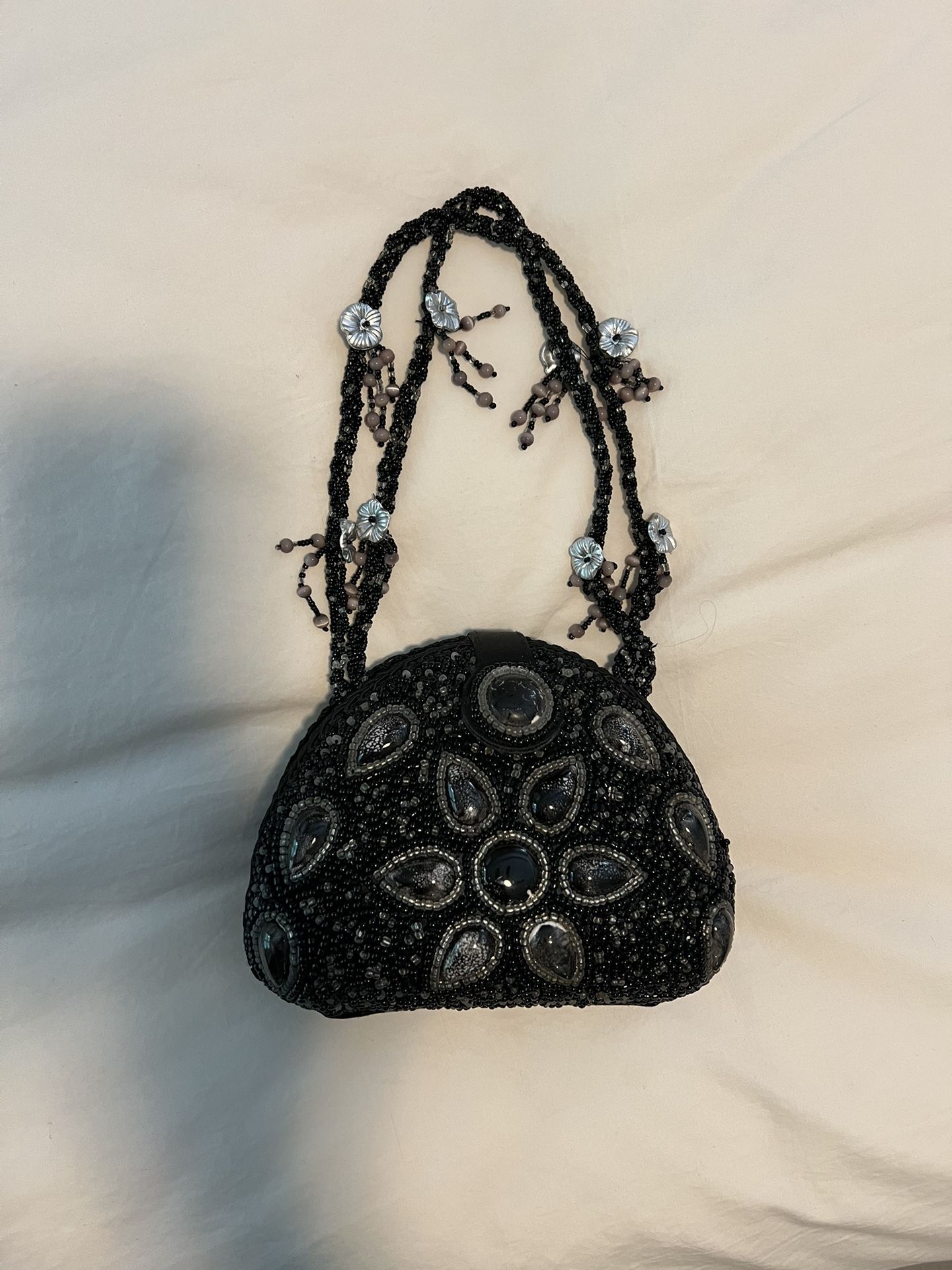 Expression NYC Black beaded handbag Hard Clam Shell Magnet Purse Bag Flower Expression NYC Black beaded handbag Hard Shell Magnet Beaded Drop Strap F