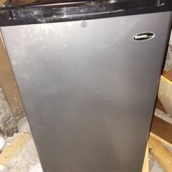 Small Fridge With Freezer Works Great $50 Obo 
