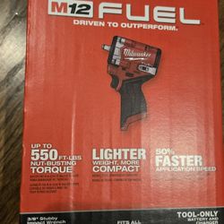 Milwaukee 3/8" Stubby Impact Wrench M12