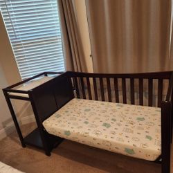 Graco convertible Crib with mattress