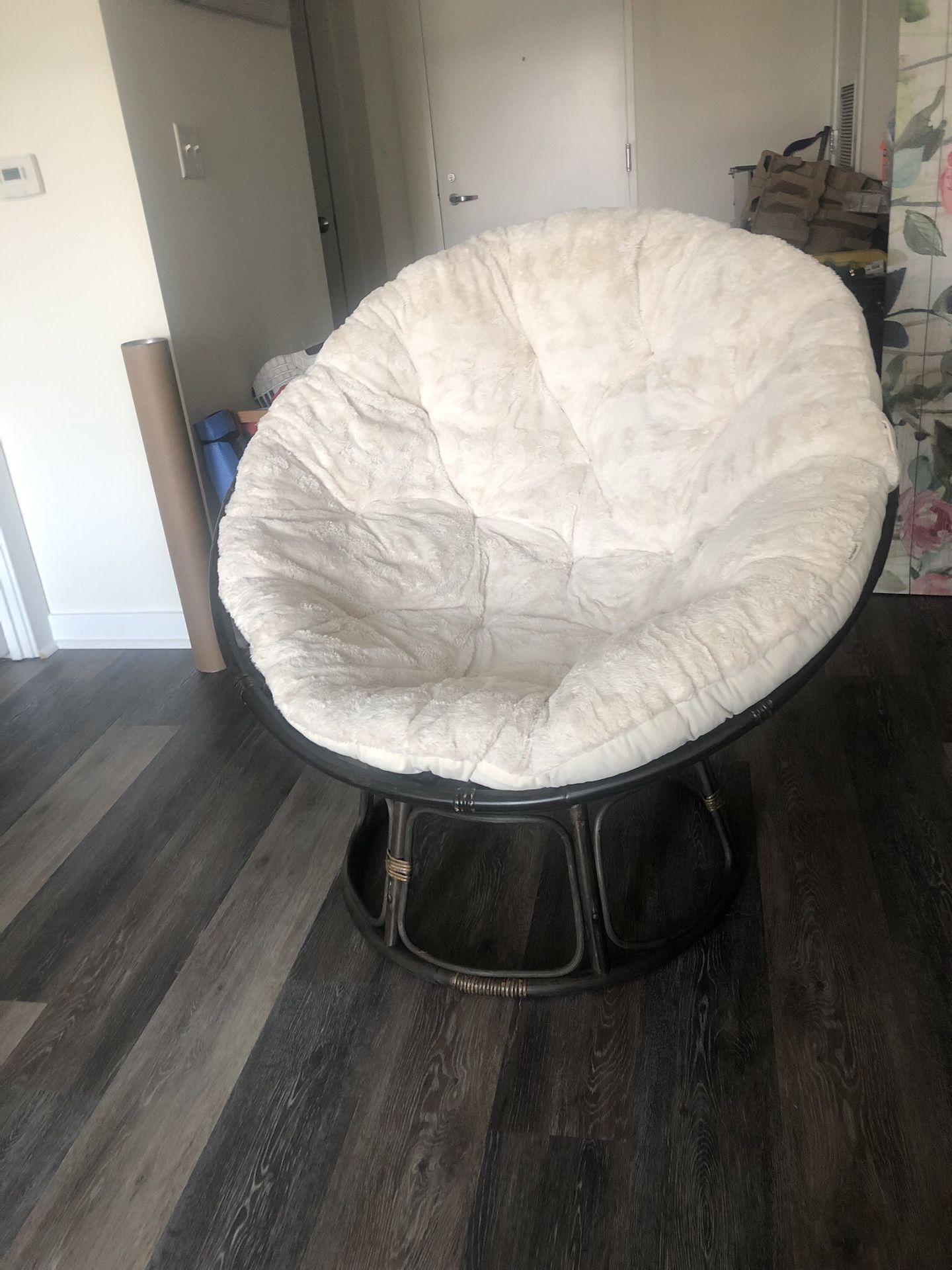 Large Papasan chair