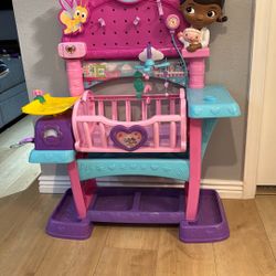 Doc McStuffins Baby All-in-One Nursery