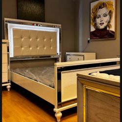 OM• $38 Initial • Brand New// Valentine Bedroom Set 