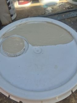 Pinturas Nuevas Exterior y Interior $100 cada una Marca Behr