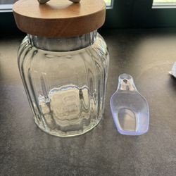 Dog Food Container with OXO Scoop (0.5 cup)