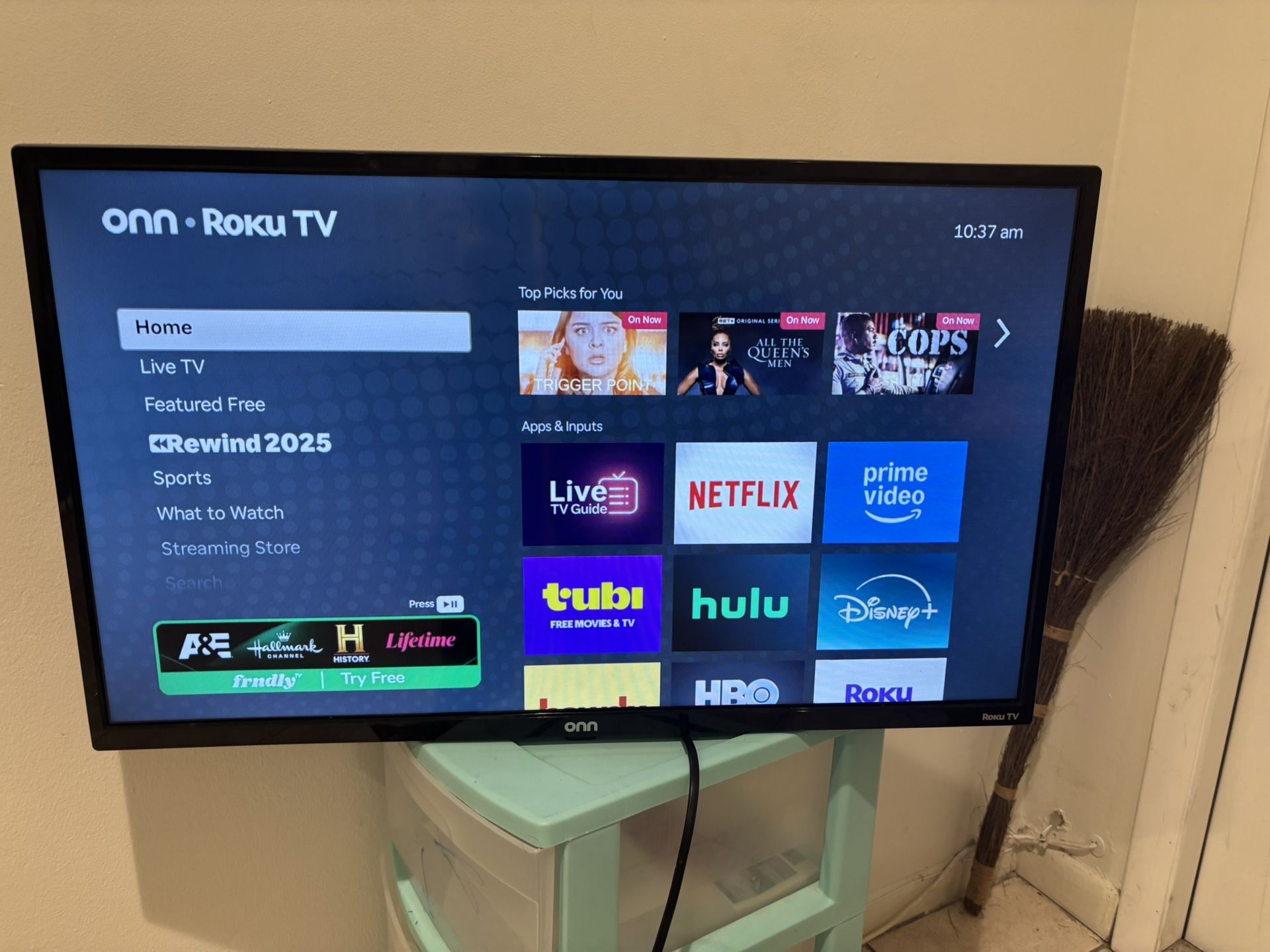 ONN ROKU TV 32 Inch