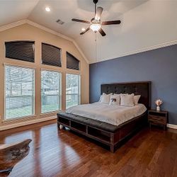 Ashely Furniture King Size Bed With A Bench 