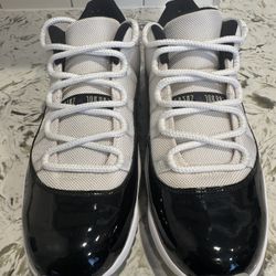 Air Jordan 11 Low Concord