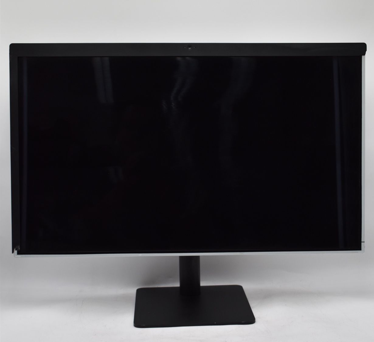 27” LG 27MD5KA Ultra fine 5K Monitor USB-C 5120x2880 *Read*
