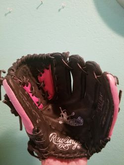 Rawlings Baseball Glove ..size 11 inch size youth...left handed..Good condition!