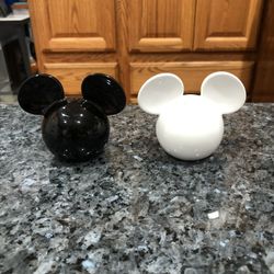 Vintage Mickey Mouse Black And White Pair Of Salt And Pepper Shakers.  New Never Used