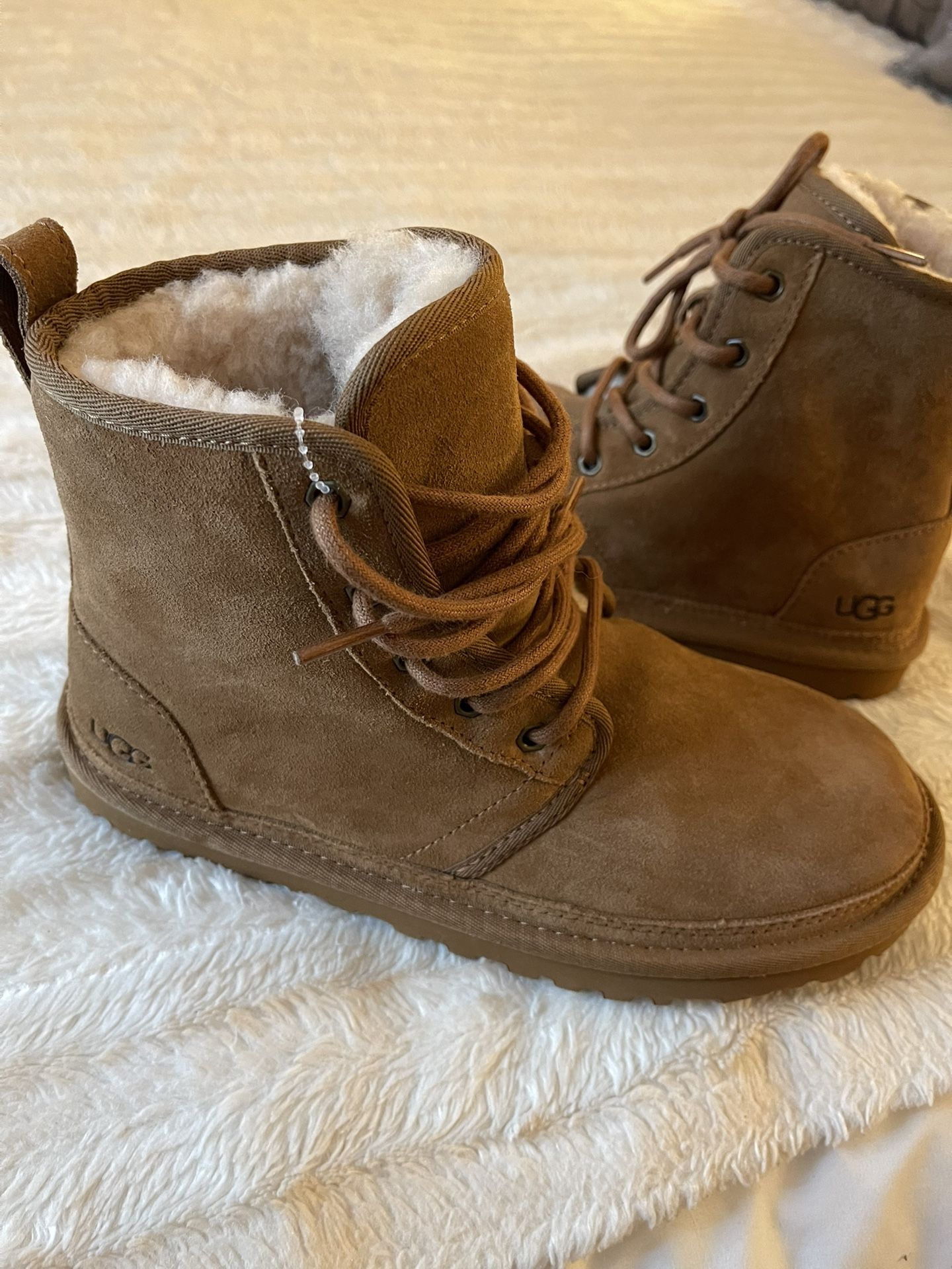New Men’s ugg boots size 7, also fits woman’s size 8.5