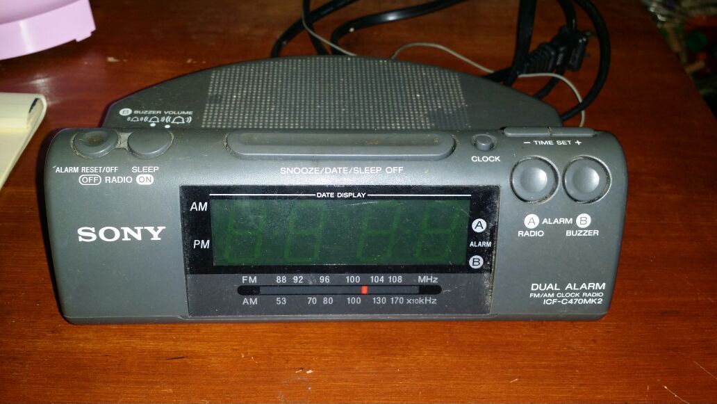 Dual alarm clock radio SONY