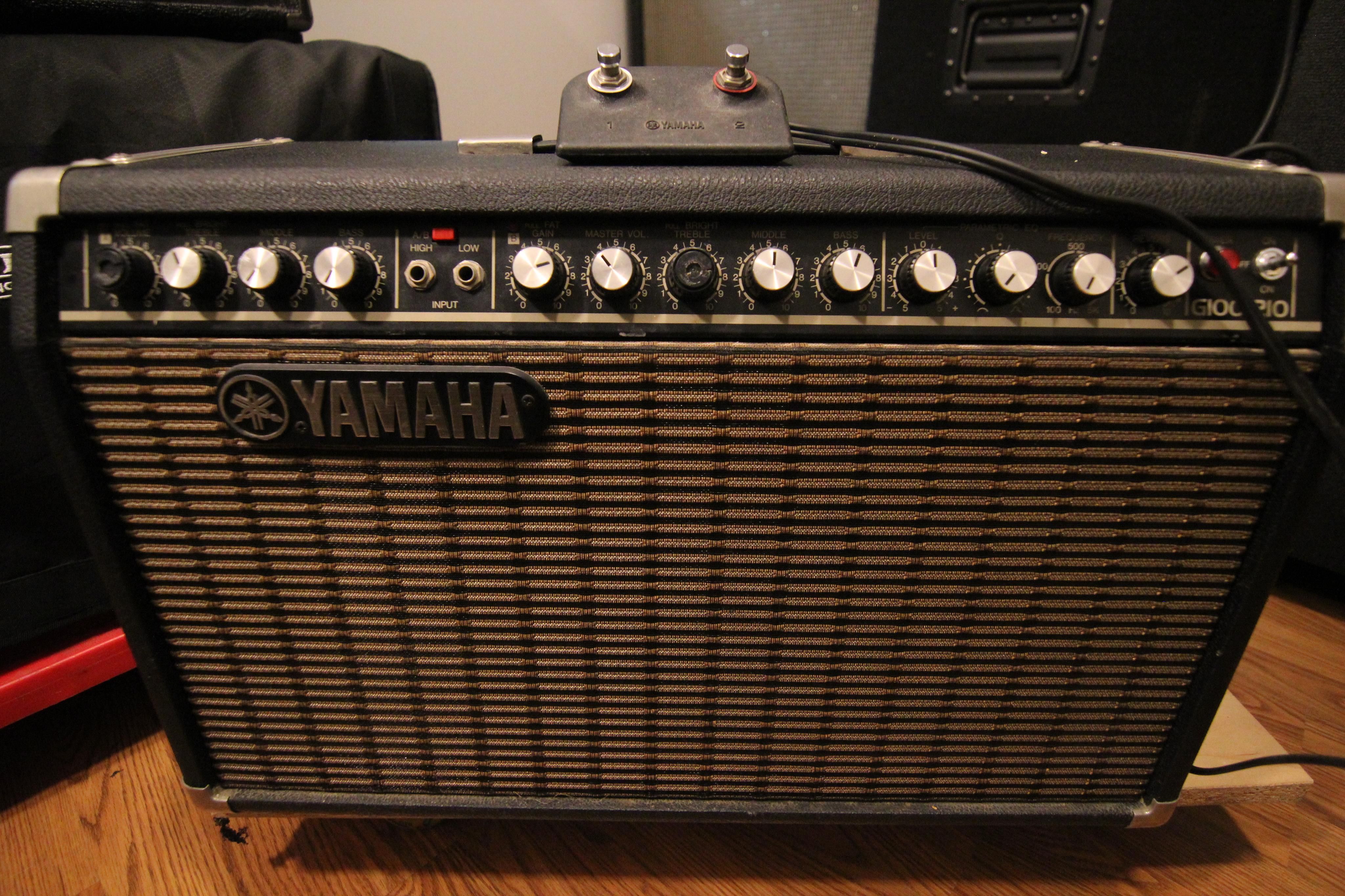 Vintage Yamaha G100-210 guitar combo amp