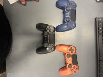 PS4 controllers