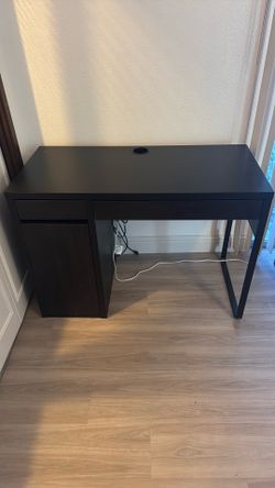 Sturdy Desk Table for Sale