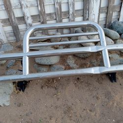 Push bar for semi Chrome push bar for semi.I believe it's for Volvo mounting semi.Good condition a couple of dance crumbs and good shape