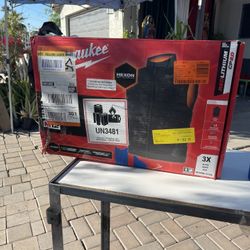 Milwaukee Men's 3X-Large M12 12V Lithium-Ion Cordless AXIS Black Heated Vest Kit with (1) 2.0 Ah Battery and Charger