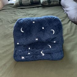IPAD PILLOW STAND