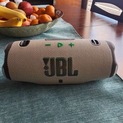JBL CHARGE 6 Portable Wireless Bluetooth Speaker Like NEW CHARGE6