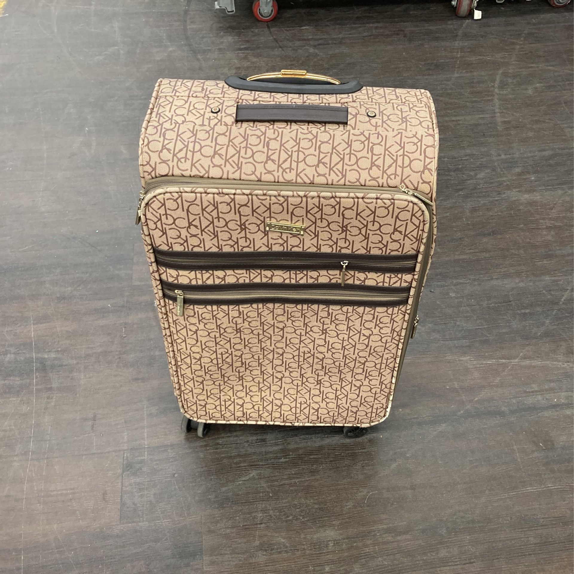 🏖 Calvin Klein Luggage - Goodwill Downtown Santa Monica #43