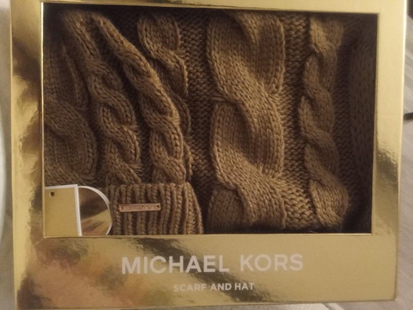 Mk Scarf And Hat Gift Set
