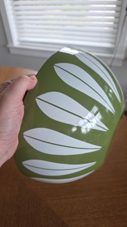 CATHRINEHOLM 11” AVOCADO GREEN WITH WHITE LOTUS BOWL GLOSSY NEAR PERFECT RIMS  ENAMEL