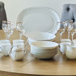 Elegant Dining Set – Mikasa China, Gold Flatware & Wine Glasses