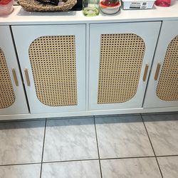 White buffet 4 doors